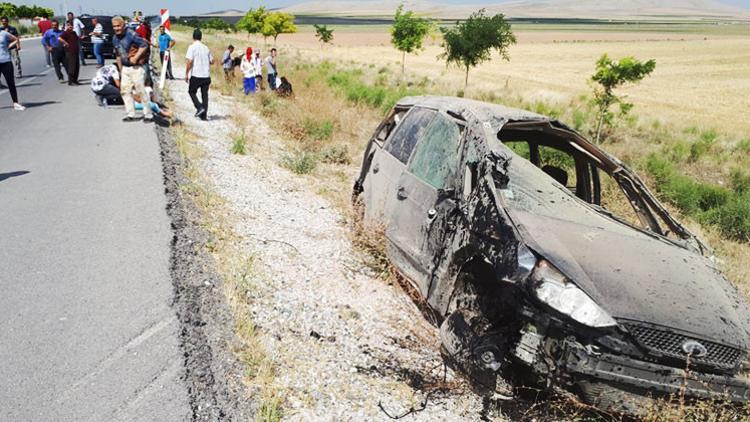 Gurbetçi iki aile kaza yaptı: 1 kişi öldü 12 kişi yaralandı