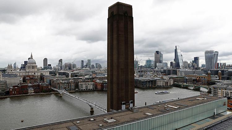 Sanat Müzesi Tate Modern'de altı yaşında bir çocuk 10. kattan 'atıldı'