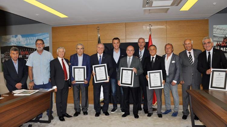 Beşiktaş'ta divan kurulu üyeleri mazbatalarını aldı
