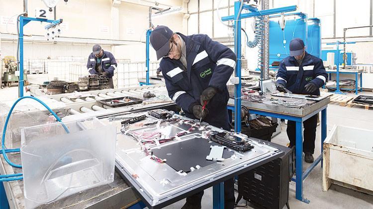 Atmayıp bağışladılar 4500 çocuk okuttular