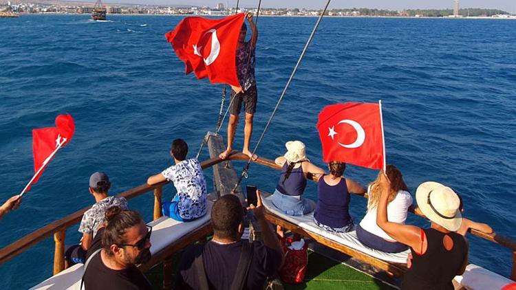 Tatilciler yat turlarına akın ediyor
