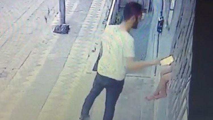 Sultangazi'de çocuğun elindeki telefonu çalan şüpheli polise teslim oldu