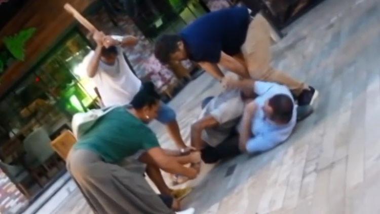 Yer Antalya... 1'i kadın 4 kişi öldüresiye dövdü...