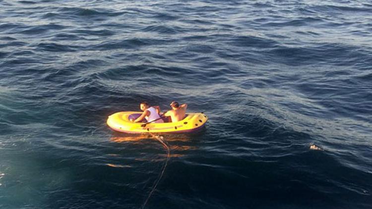 Marmara'da can pazarı... Şişme botla 5 saat kurtarılmayı beklediler