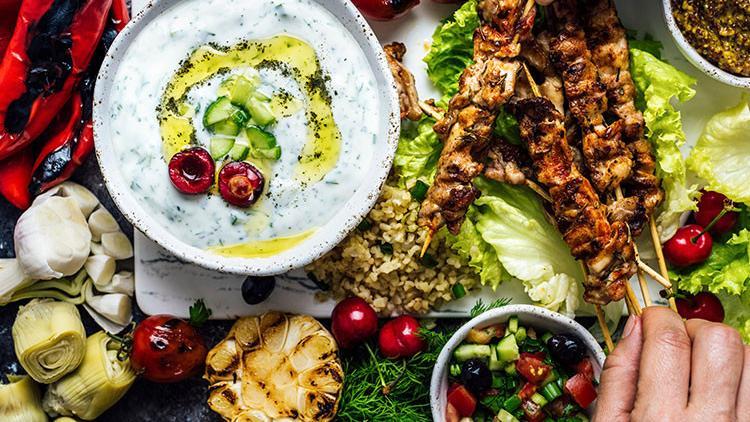 Bayramda sofranızdan salata ve yoğurdu eksik etmeyin! İşte ideal bayram menüsü