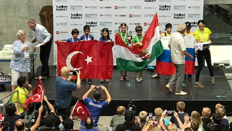 Kadıköylü çocuklar robot olimpiyatında dünya 2'ncisi oldu