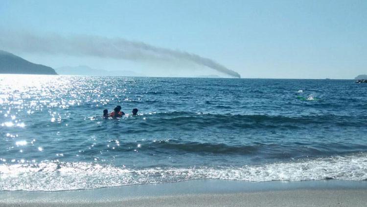 Bodrum'da tekne yandı; 6 kişi kurtarıldı