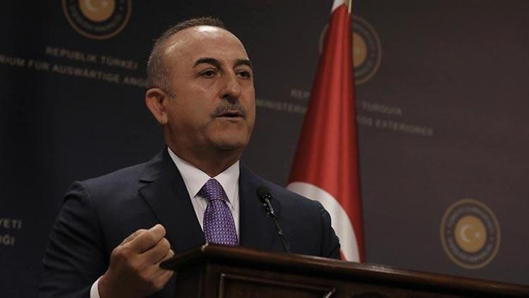 Bakan Çavuşoğlu, Nijerya'da serbest bırakılan Türk gemiciler ile konuştu