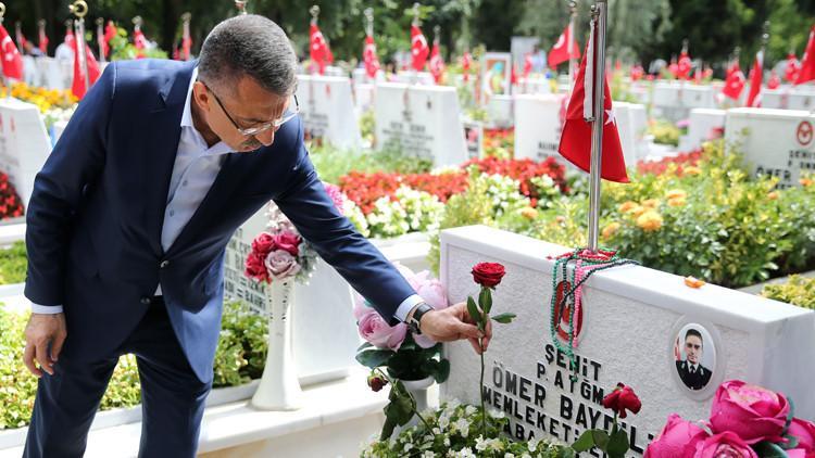 Fuat Oktay, Edirnekapı Şehitliği'ni ziyaret etti
