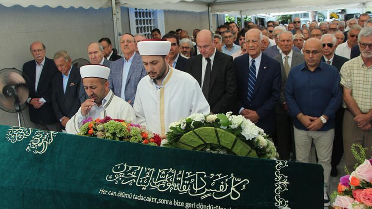 İş adamı Can Kıraç'ın eşi İnci Atav Kıraç son yolculuğuna uğurlandı