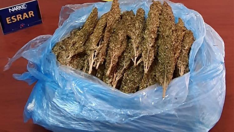 'Herkes yapıyor ben de yapayım' dedi... Elinde poşetle polis yakaladı