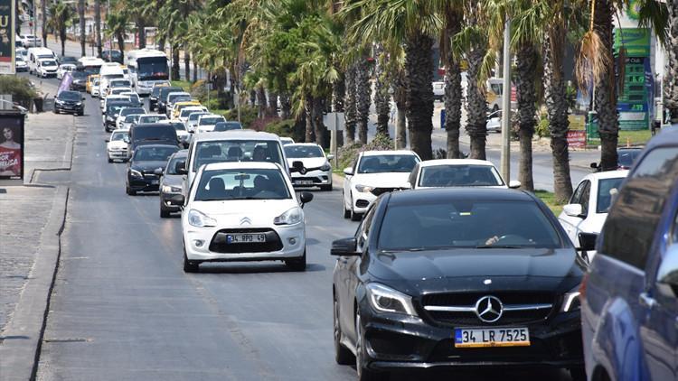 Tatil bölgelerinde bayram tatilinden dönüş trafiği başladı!