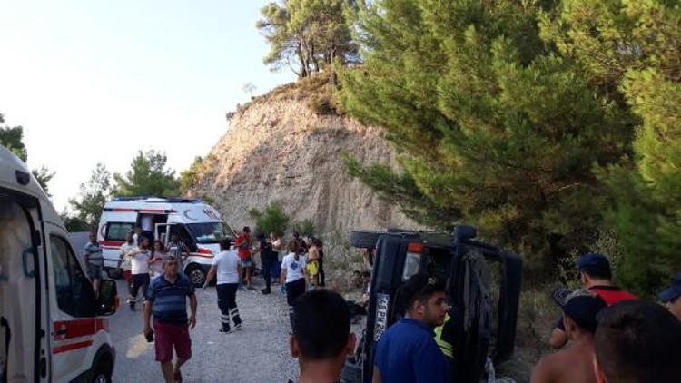 Kaş'ta safari minibüsü devrildi: 16 yaralı