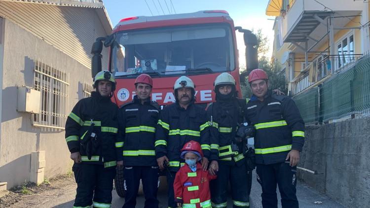 3 yaşındaki lösemi hastası Ahmet’in itfaiyecilik hayali gerçek oldu