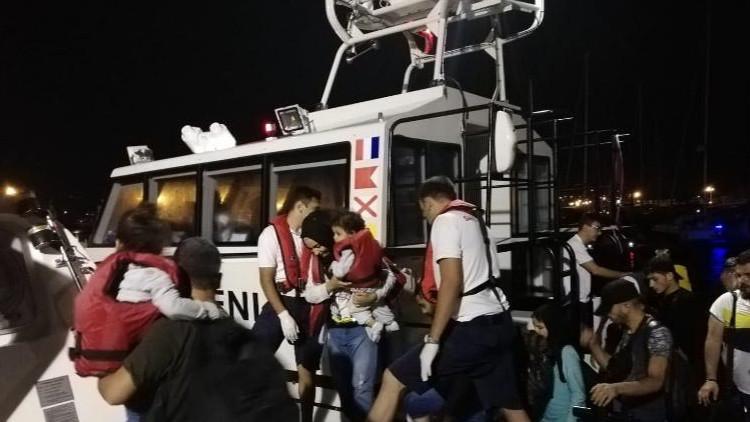 Çeşme ve Dikili'de 130 kaçak göçmen yakalandı