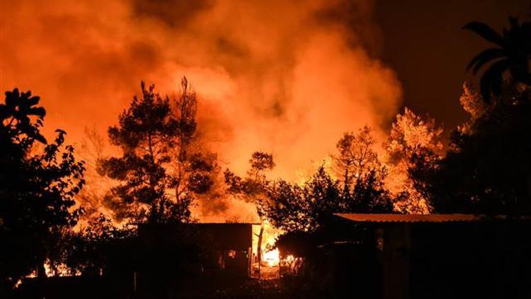 Yunanistan’daki yangın 3 gündür devam ediyor