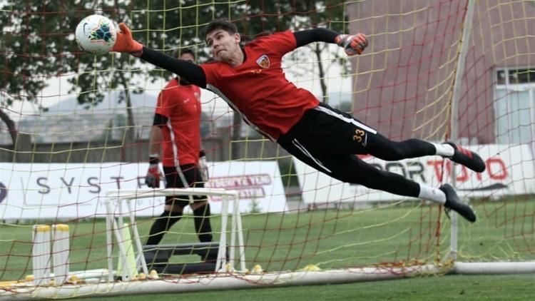 Kayserispor’da Rumen kaleci Silviu Lung sevinci!