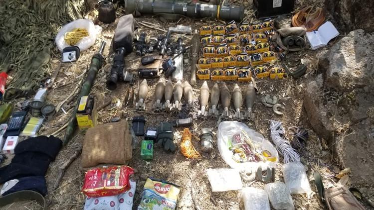 Pençe Harekatı'nda teröristlere ait silah ve malzeme ele geçirildi