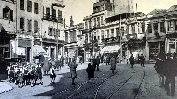 Beyoğlu’nda, kayıp zamanın izinde