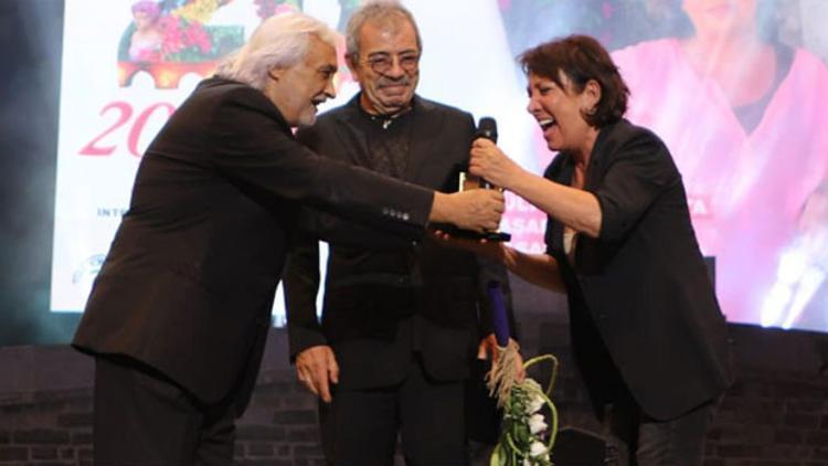 Oya Başar'a Onur Ödülü