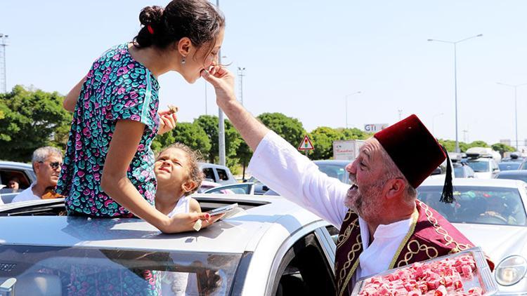 Edirne esnafından gurbetçilere kemanlı, ikramlı uğurlama