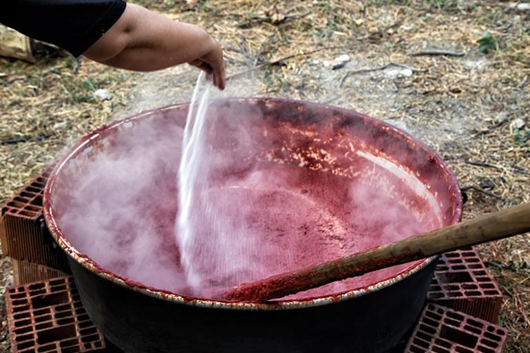 Domates salçası nasıl yapılır Domates salçasının yapılışı ve püf noktaları