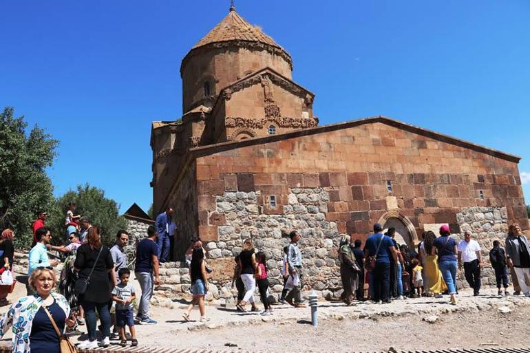 O Ã¼lkeden Vana resmen akÄ±n ettiler... AdÄ±m atacak yer kalmadÄ±