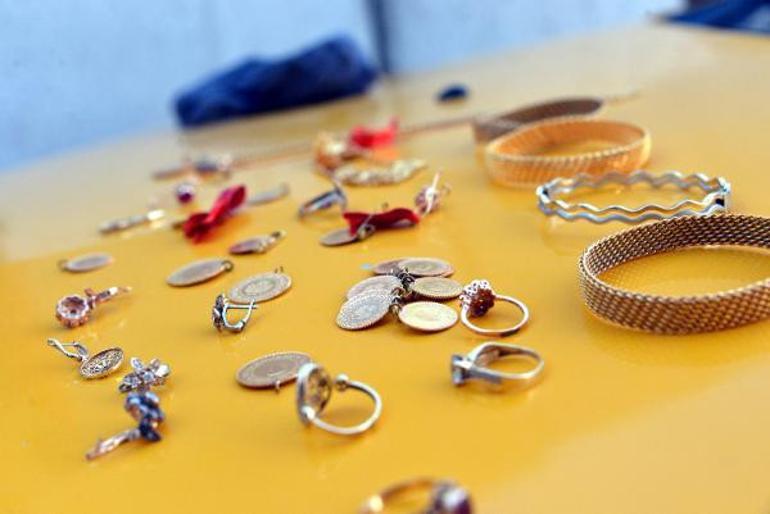 Dolandırıcının çorabından 60 bin liralık altın çıktı