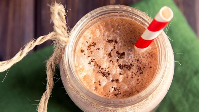 Besleyici çikolatalı matcha smoothie tarifi