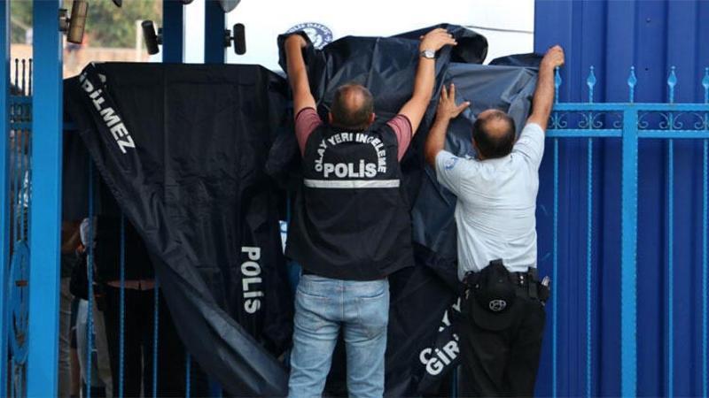 Denizde, boynunda iki plastik kelepçe olan ceset bulundu