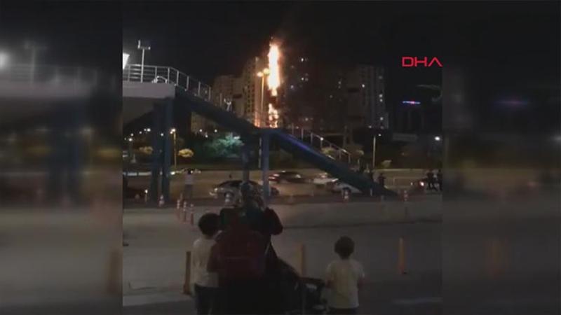 Ankara'da çok katlı bir binayı alevler sardı