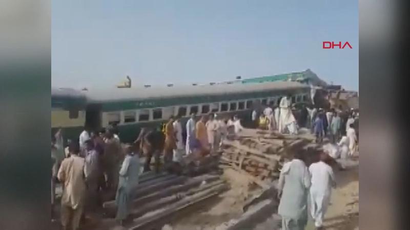 Pakistan?da iki tren çarpıştı 11 ölü, 67 yaralı
