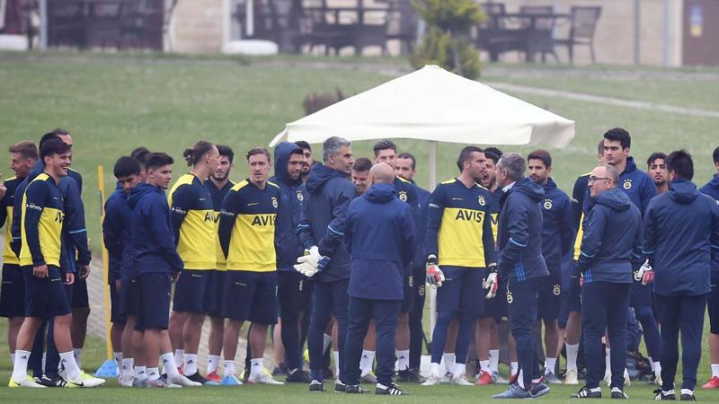 Fenerbahçe yağmur altında çalıştı