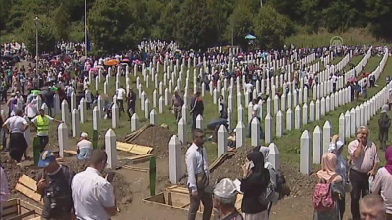 33 Srebrenitsa kurbanı toprağa veriliyor