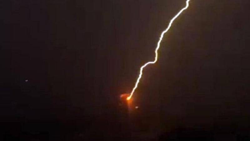 Ordu'da eve düşen yıldırım anı kamerada