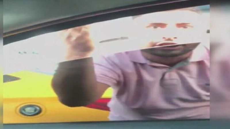 Yol vermedi diye yol kesip, tehdit eden taksici kamerada