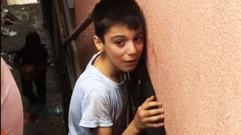 Kağıthane'de koluna demir saplanan çocuk itfaiye ekiplerince kurtarıldı