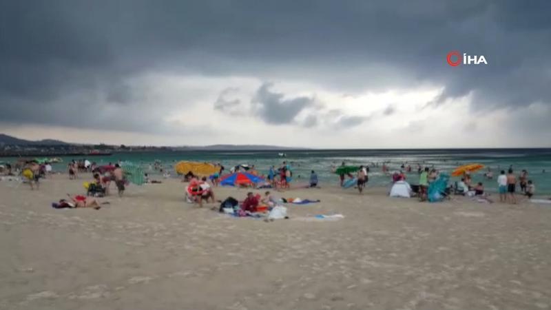 Fırtına Çeşme Plajı'nda paniğe sebep oldu
