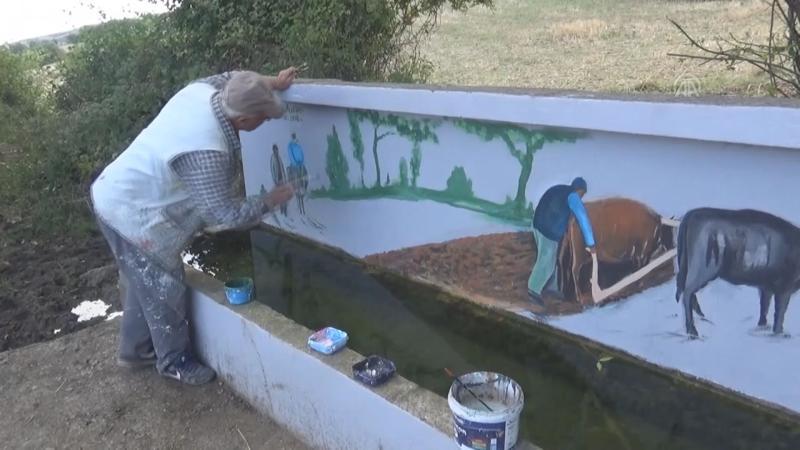 Eski köy yaşantısını tuvale yansıtıyor