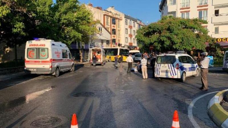 Halk otobüsü servis minibüsüne çarpıp dükkana girdi