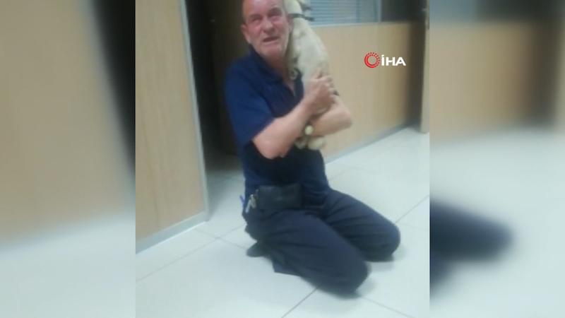 Çalınan köpeğine böyle kavuştu