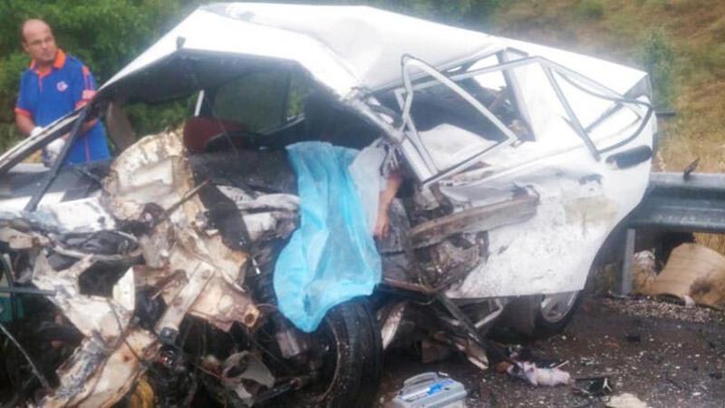 Isparta-Konya karayolu üzerinde 2 araç çarpıştı: Ölü ve yaralılar var