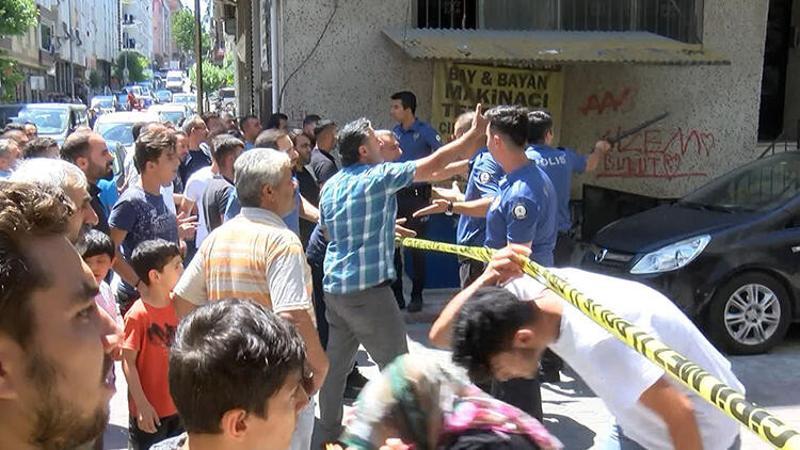Sultangazi'de sahte ayakkabı imalathanesine baskında gerginlik