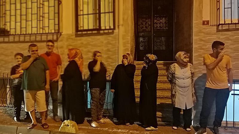 Ceset çıkan binada vatandaşların koku çilesi devam ediyor