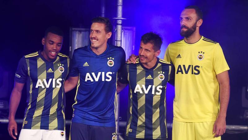 Fenerbahçe’de yeni sezon formaları tanıtıldı