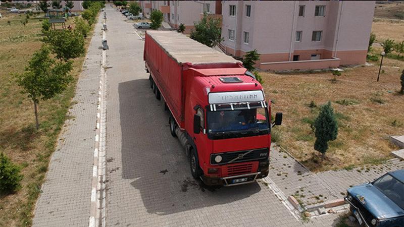 Motoruna yuva yapan kuşlar için tırını 45 gün çalıştırmadı