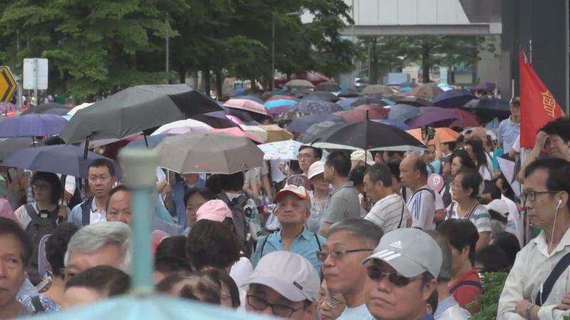 Hong Kong'da halk yeniden sokaklarda