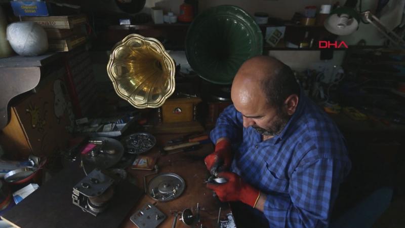 Gramofon sesi, mesleğini değiştirtti
