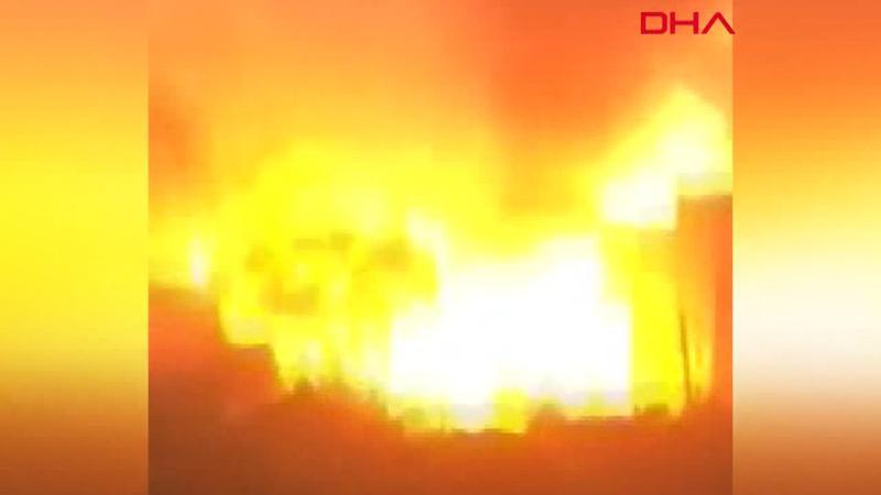 Yanan otomobildeki patlama yürekleri ağza getirdi