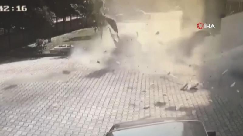 Apartmanın dış cephesinin çökme anı kamerada